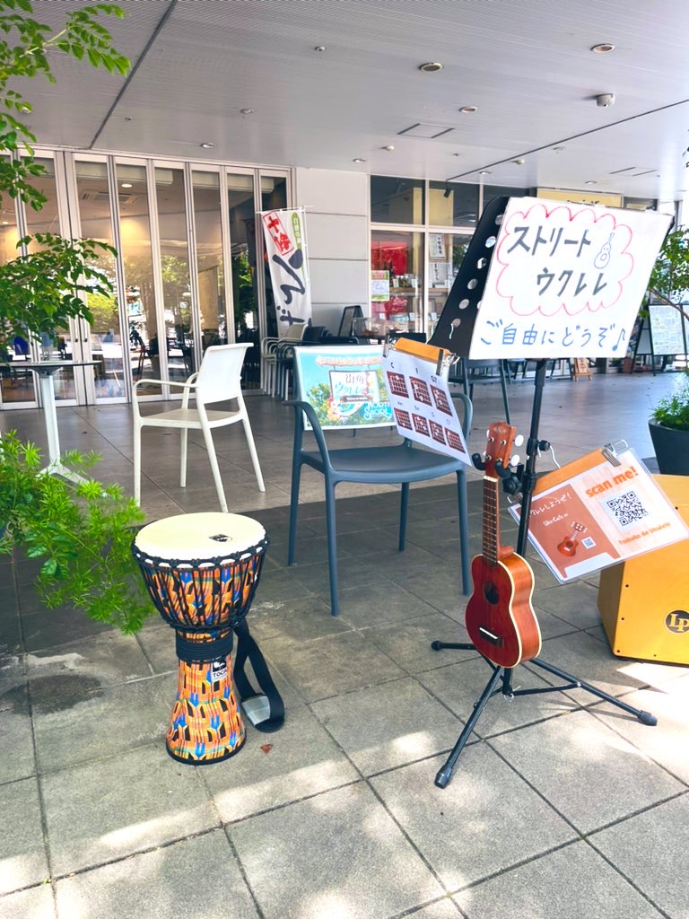 ストリートウクレレ。見かけたら鳴らしてみてね♪