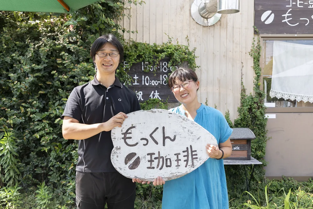 店主夫婦（焙煎士は左、占い師は右）